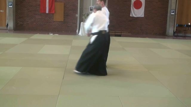 12 Гякуханми Катаредори Утикайтен Кансецу Санкё