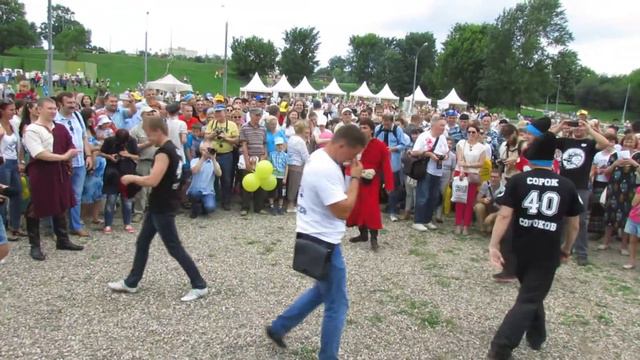 Молодецкие забавы. Кулачный бой на шапках. // 2014 смотреть онлайн