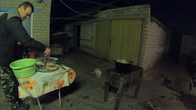 Уха не из петуха . Уха дедовским рецептом. Лайфхак приготовления ухи. смотреть онлайн