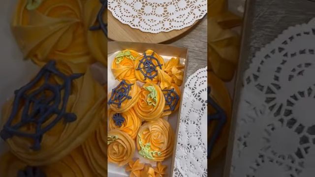 Тыквы из безе на Хэллоуин смотреть онлайн