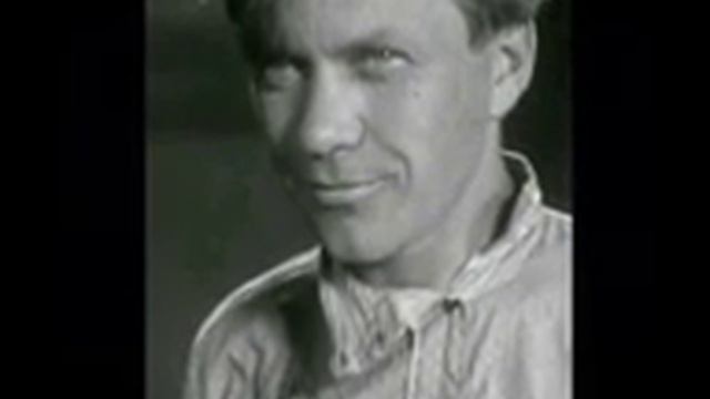 #212 "Крутится, вертится шар голубой..." - дореволюционная еврейская песня - Б.ЧИРКОВ, исп. Трояску смотреть онлайн