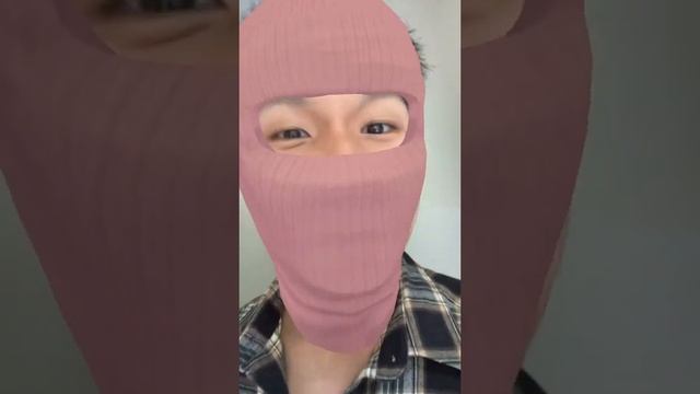 BoyWithUke can finally use face filters смотреть онлайн