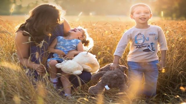 Исполняет Алла Васильева "Детство"-добрая,светлая,трогательная песня о детстве:-) смотреть онлайн