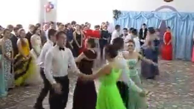 Тойси СОШ Вальс - котильон 10 класс смотреть онлайн