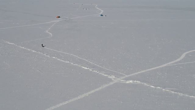 Ice Fishing on Lake Simcoe смотреть онлайн