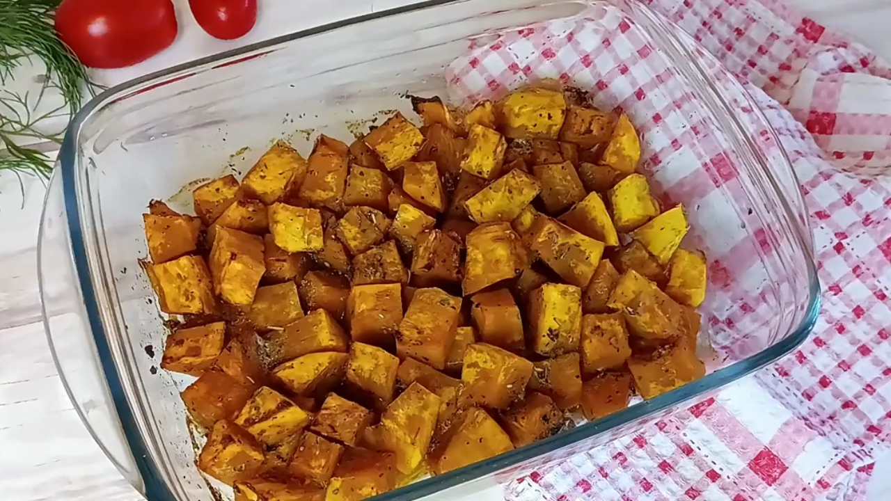 Запечённая Тыква, которую едят Все! Просто и очень вкусно. Вот как нужно готовить тыкву в духовке. смотреть онлайн