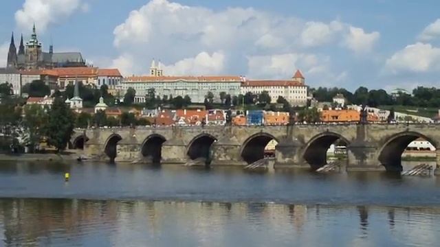 Прага. день 2. Краєвид через річку Влтава смотреть онлайн