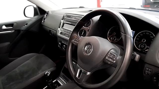 142D15506 - 2014 Volkswagen Tiguan SPT 2.0TDI M6F 110HP 5D 19,249 смотреть онлайн