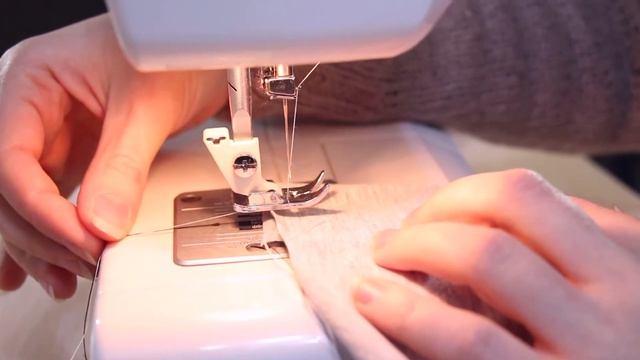 Шиємо трикотаж на звичайній машинці/ шьем трикотаж на обычной швейной машинке смотреть онлайн