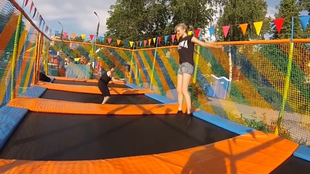 GoPro gravity 400 - Замедленная съемка на батуте смотреть онлайн
