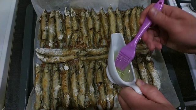 Жарена Мойва в Духовочці / ЯК ПРИГОТУВАТИ МОЙВУ БЕЗ ЗАПАХУ смотреть онлайн