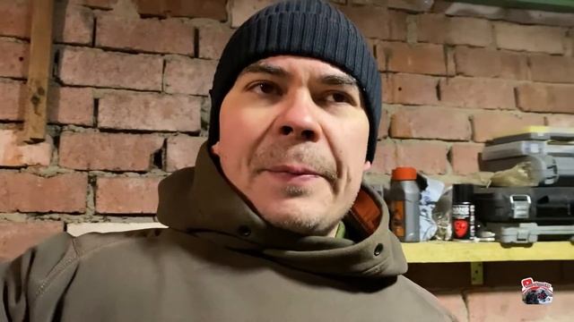 Обслуживание квадроцикла Suzuki Kingquad 750. Замена масла в двигателе. Шиповка колес гвоздями.