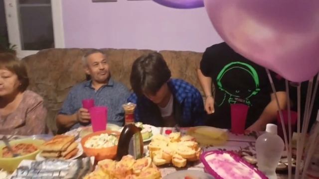 Гуляем,празднуем 18 летие./Друзья/Родные смотреть онлайн