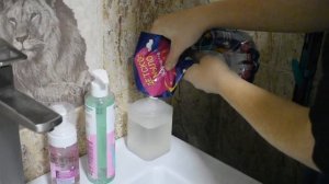 Умный диспенсер из Китая, создающий пену. Мыльная густая пена из обычного жидкого мыла