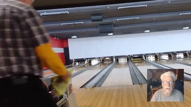 Friday Night bowling league 2 handed bowling смотреть онлайн