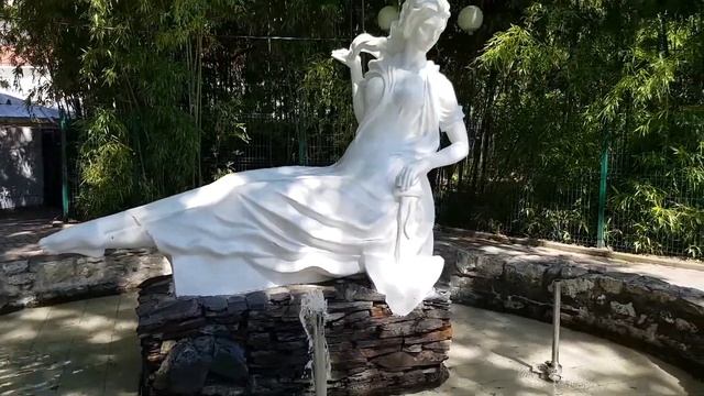 Символ Хосты | Жизнь на Юге смотреть онлайн