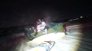 Хазяева привязали диван к машине / стрим Хазяев