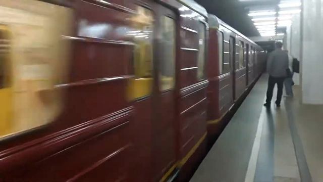 81-717/714.5м номерной (красная стрела) на ст бульвар Рокоссовского смотреть онлайн