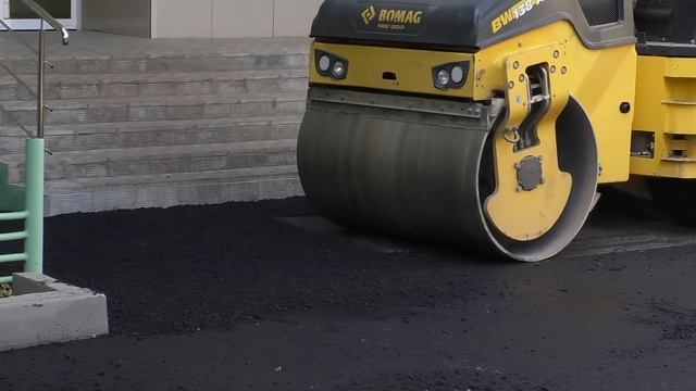 Благоустройство у поликлиники на ул. Монтажников смотреть онлайн