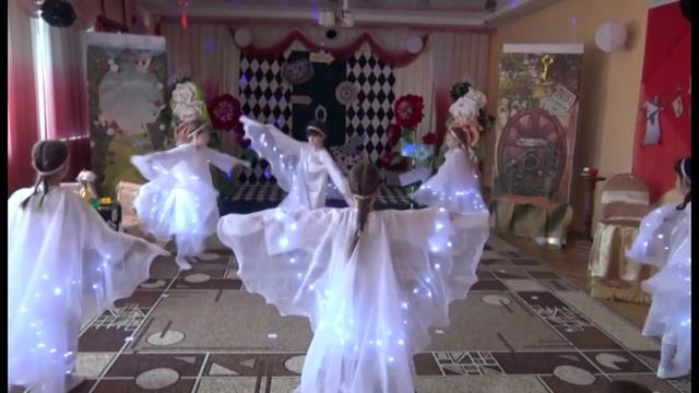 Танец "Волшебный сон Алисы" (из музыкального спектакля в детском саду "Алиса в стране чудес") смотреть онлайн