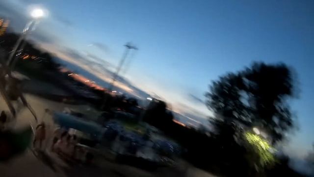 Городской парк города Белогорск. Амурская область. Аттракцион "Цепочка"- полетели, как сдурели!) смотреть онлайн