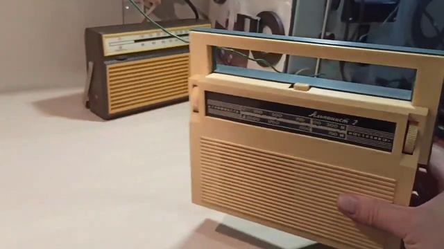 Радиоприемник Альпинист-2, 1964 год. USSR radio Alpinist-2 смотреть онлайн