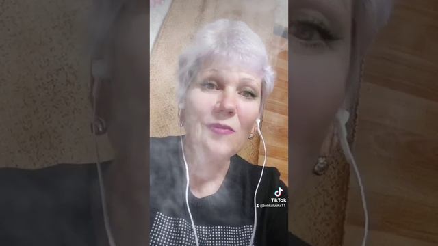 караоке дома..В РЕКУ СМОТРЯТСЯ ОБЛАКА..MIXALOVNA. смотреть онлайн