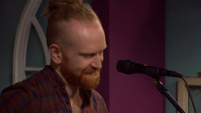 Newton Faulkner performs 'Send my on my way' | The Six O'Clock Show смотреть онлайн