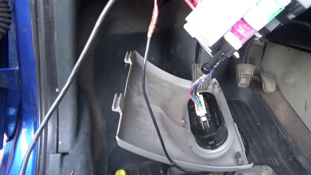 Выгорело гнездо предохранителя в монтажном блоке.Что делать? смотреть онлайн