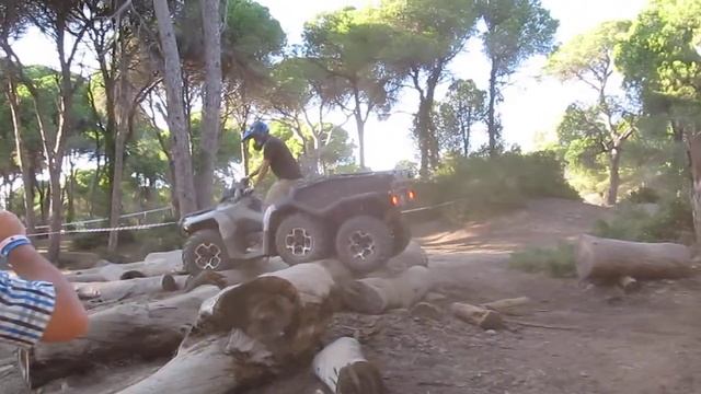 6-ти колесный полноприводный мотовездеход CAN-AM OUTLANDER 1000 6x6 с кузовом. смотреть онлайн