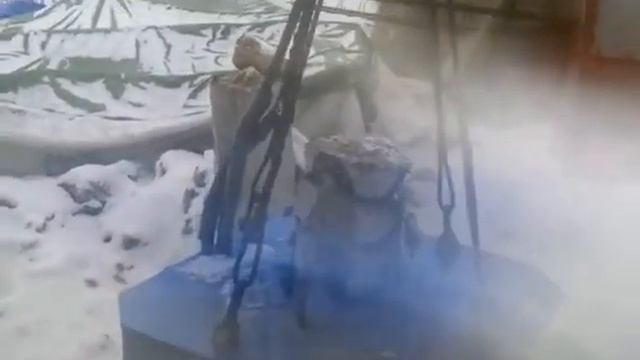 обрубка оголовка сваи - крупный план смотреть онлайн