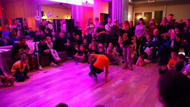 1x1 breakdance bboy RED vs Бобер - Most Dance Battle 2018 смотреть онлайн