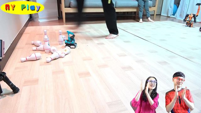 Transformer Robot Car Toy Throw Down the Ball Pin Playing game ATHLON TOBOT NY Play смотреть онлайн