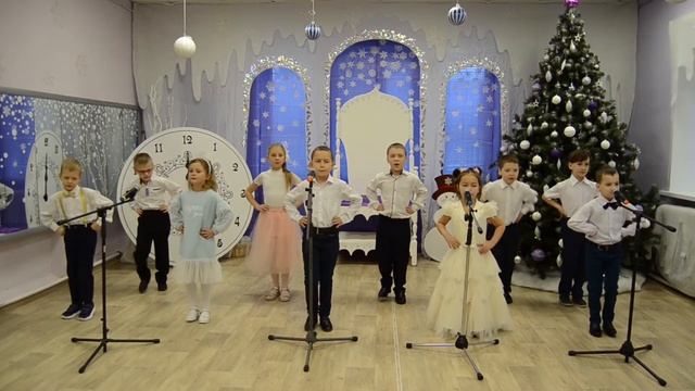 Младшая группа Ах, как пляшет дед мороз CLIP смотреть онлайн