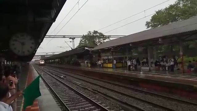 India's fastest train - Talgo - passing near mumbai смотреть онлайн