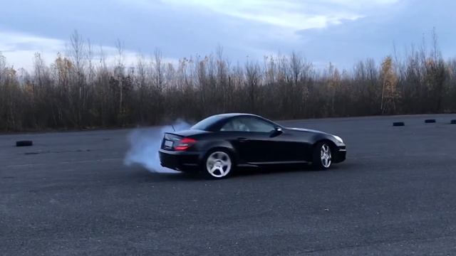 Donuts In Mercedes SLK 55 AMG / Instant Burnout!