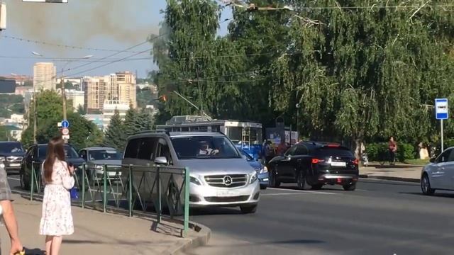 На Московском проспекте закоротило троллейбусные провода смотреть онлайн