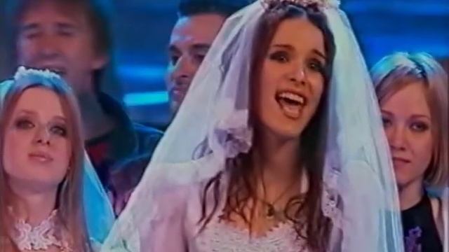 Макс вручает Лене микрофон. "Гимн ФЗ-2" 11.06.2003 смотреть онлайн