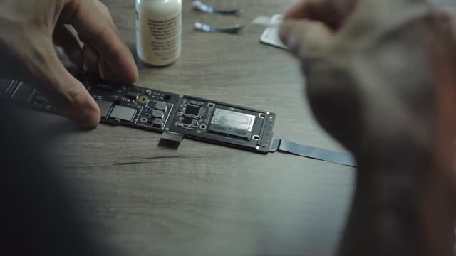 M1 MacBook Air Thermal Paste Reapplication - This thing is FAST! смотреть онлайн