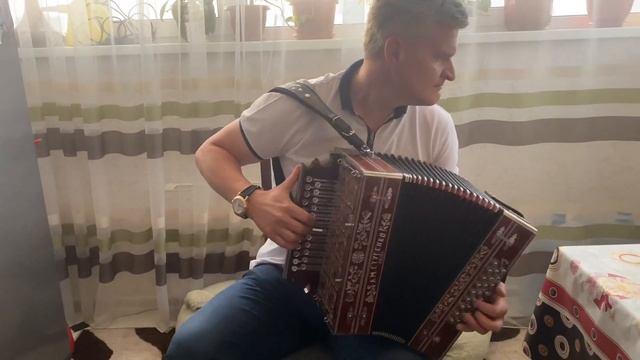 Талантливый гармонист Супруненко Николай играет душевные мелодии на гармошке смотреть онлайн
