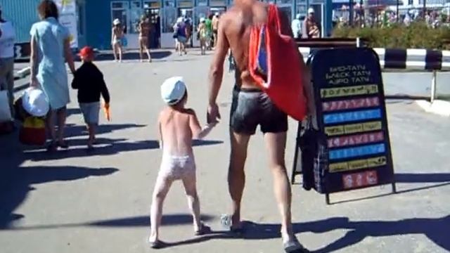 ребенок в соль и лецке после купания