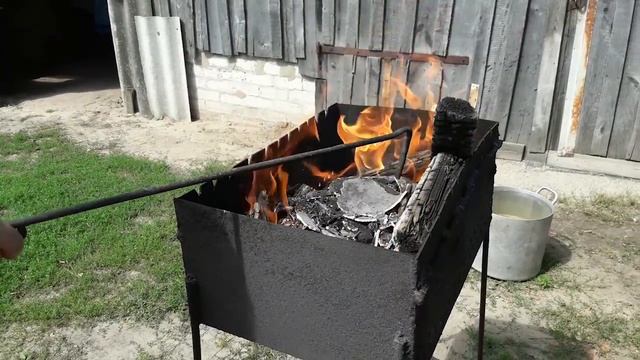 Как очистить сковороду от НАГАРА, САЖИ, ЖИРА. Неудачный опыт. ПОЛЕЗНЫЕ СОВЕТЫ смотреть онлайн
