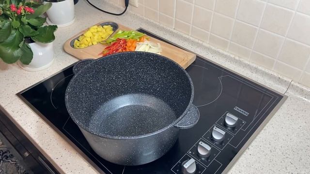 Очень вкусный суп ,ароматный,вкусный суп из овощей с фрикадельками!Өте дәмді сорпа!