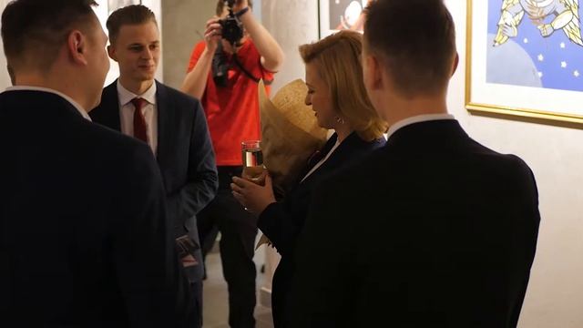 Открытие выставки графики, живописи и книжной иллюстрации художницы Нади Бука в ТЦ Kazzarma Mall смотреть онлайн