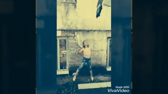 Кристина и пекинес снимает видео которое называется ножка для всего клип Топ смотреть онлайн