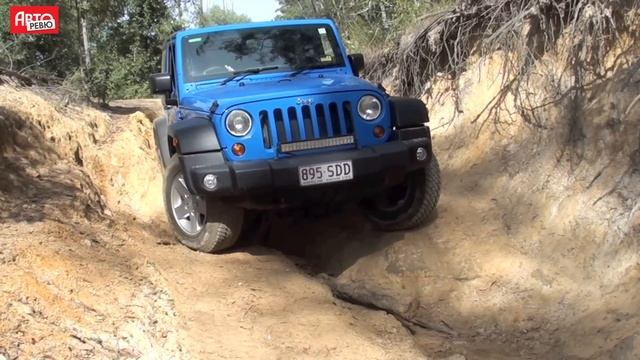 Новый Land Rover Defender — лучший среди стандартных внедорожников? Или Jeep Wrangler умеет больше?