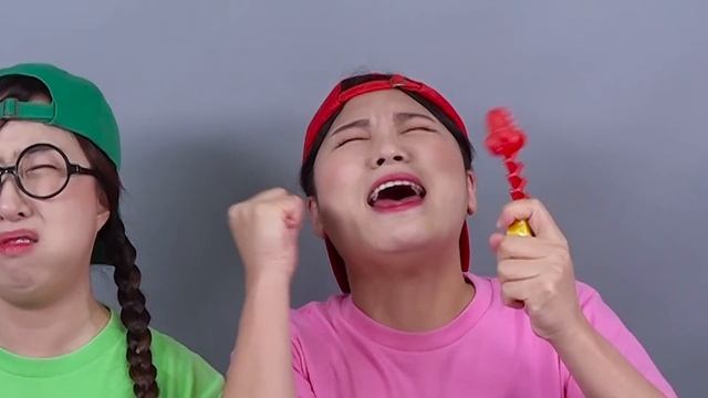 Розовое мороженое против зеленого мороженого Мукбанг ДОНА DONA смотреть онлайн