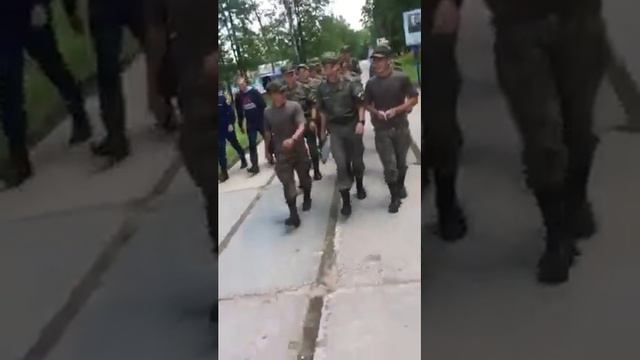 ДМБ песня под которую провожают