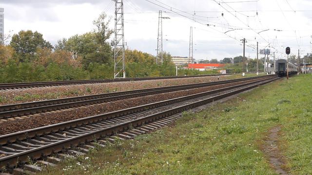 ЭП2К 159 и ЧС7 229 встречаются на перегоне Москва-Товарная-Курская - Люблино. смотреть онлайн