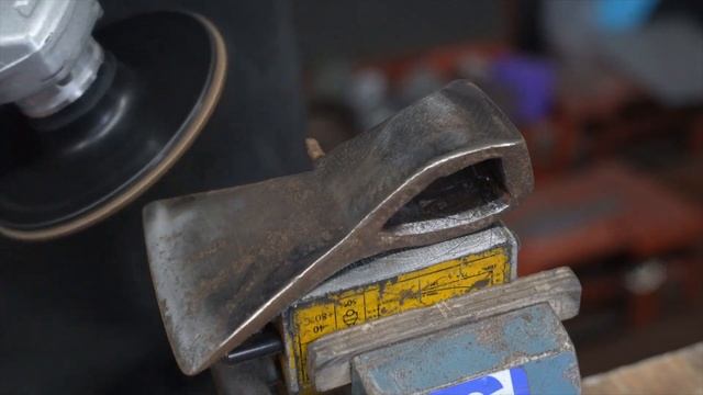 Заточить и почистить топор болгаркой. смотреть онлайн